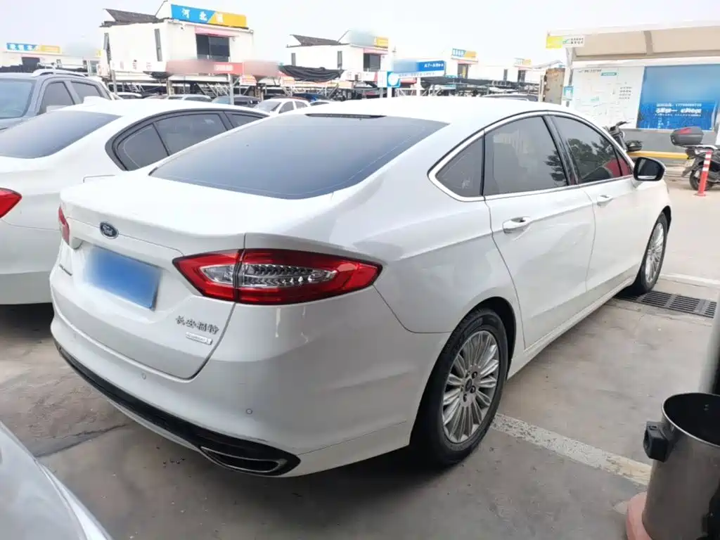 Ford Mondeo — миниатюра 7