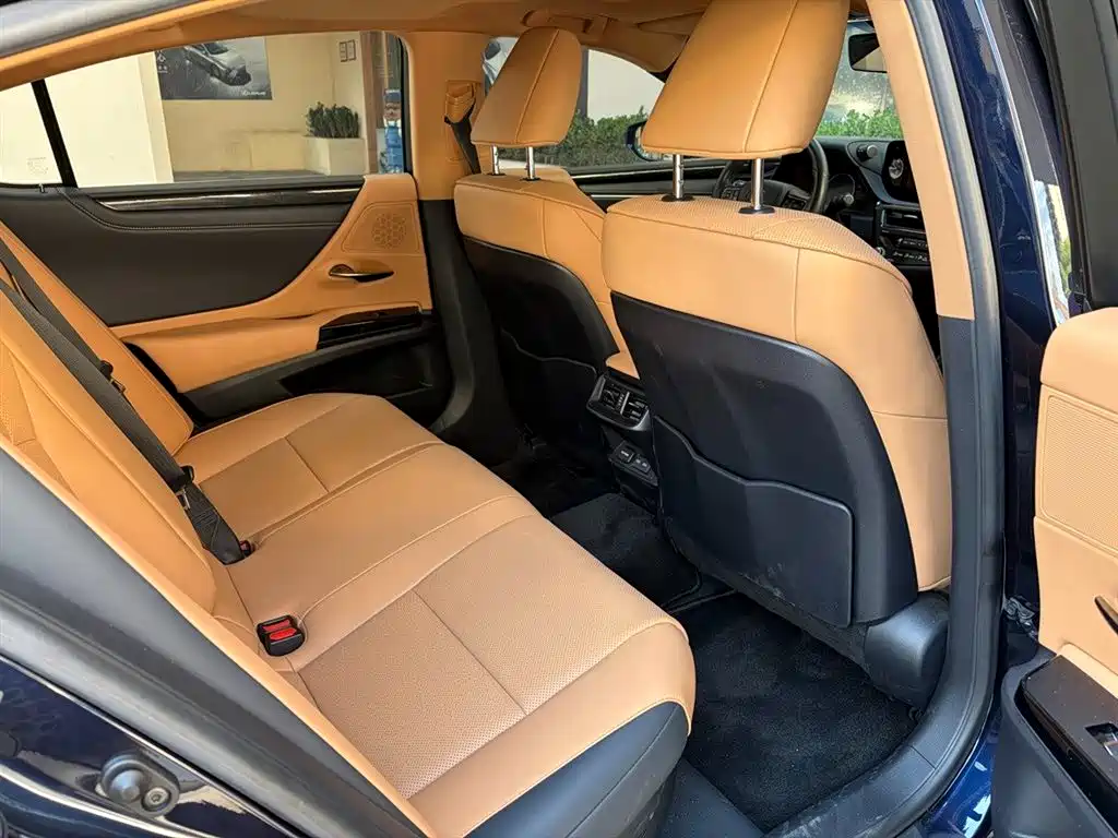 Lexus ES — миниатюра 9