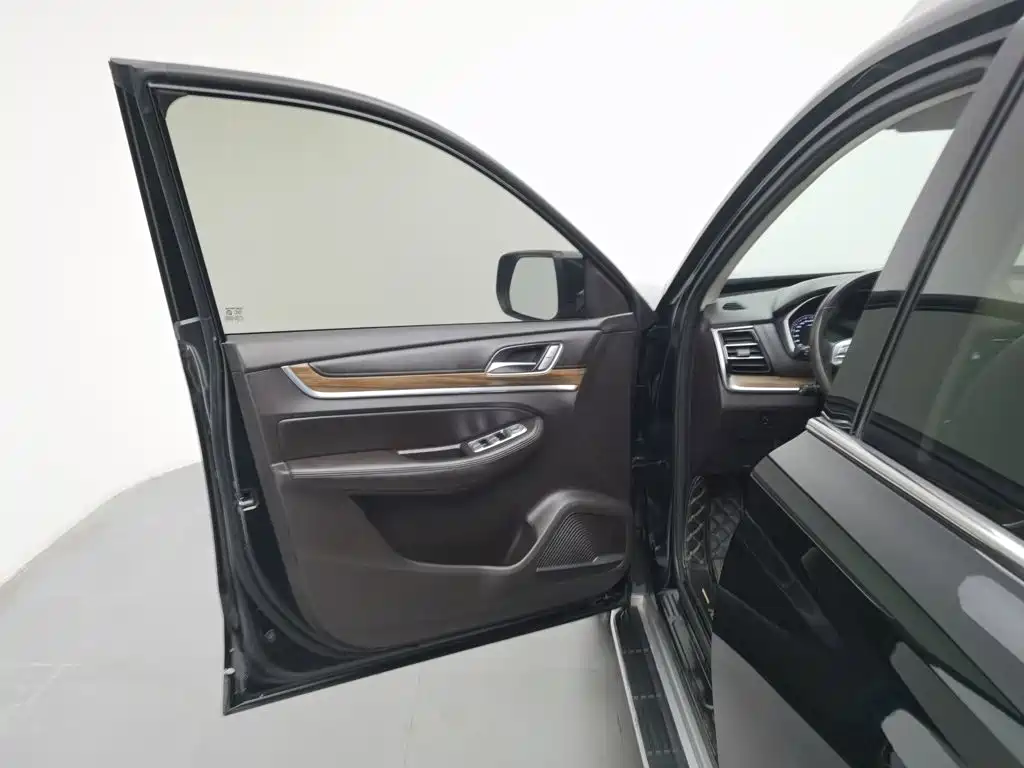 Roewe RX8 — миниатюра 8