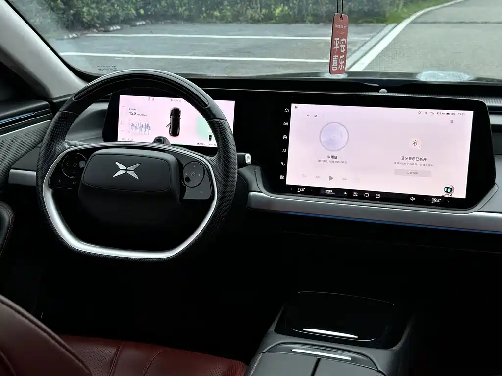 XPeng P7 — миниатюра 9