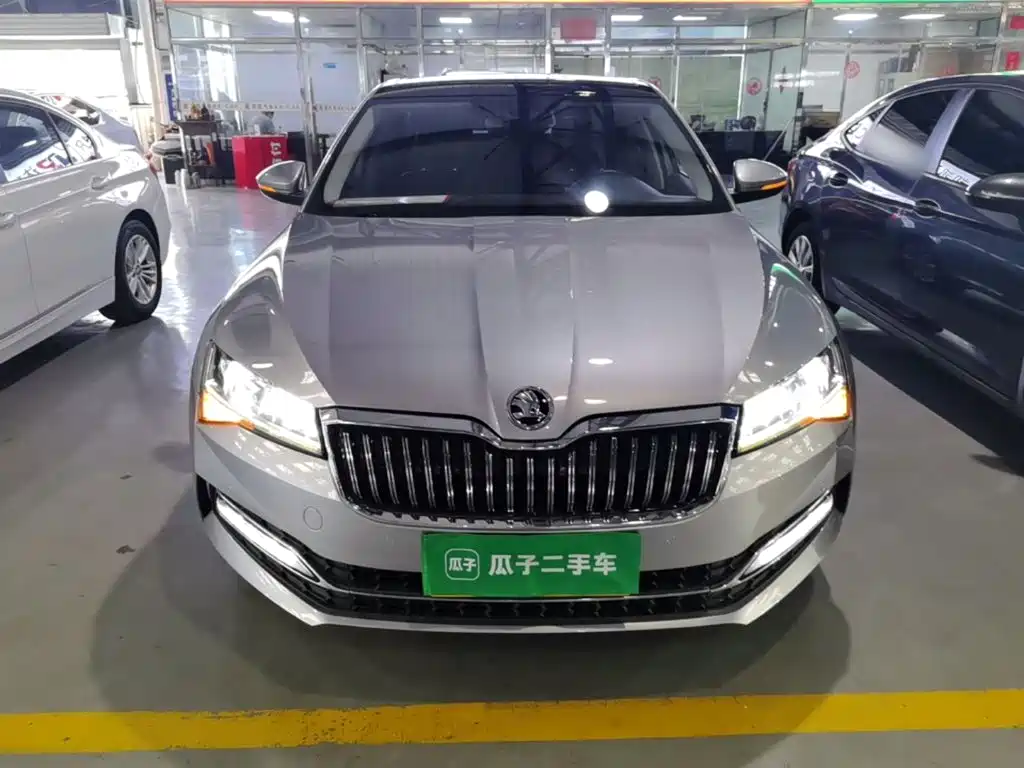 Skoda Superb — миниатюра 3