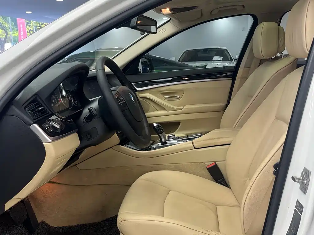 BMW 5 Series — миниатюра 9