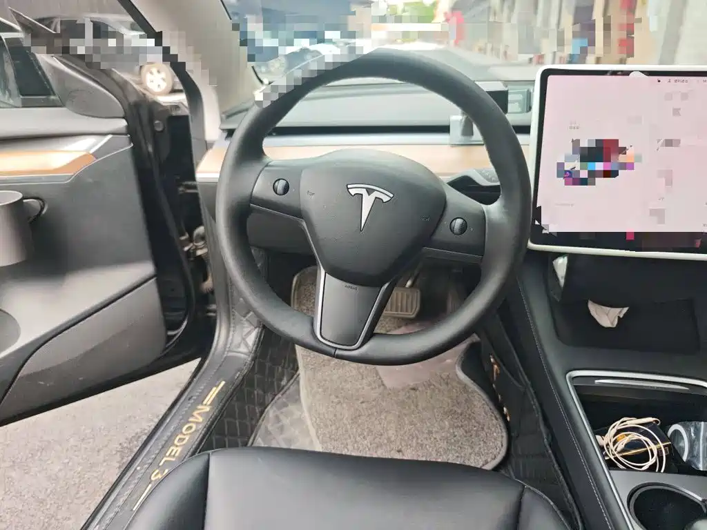 Tesla Model 3 — миниатюра 12