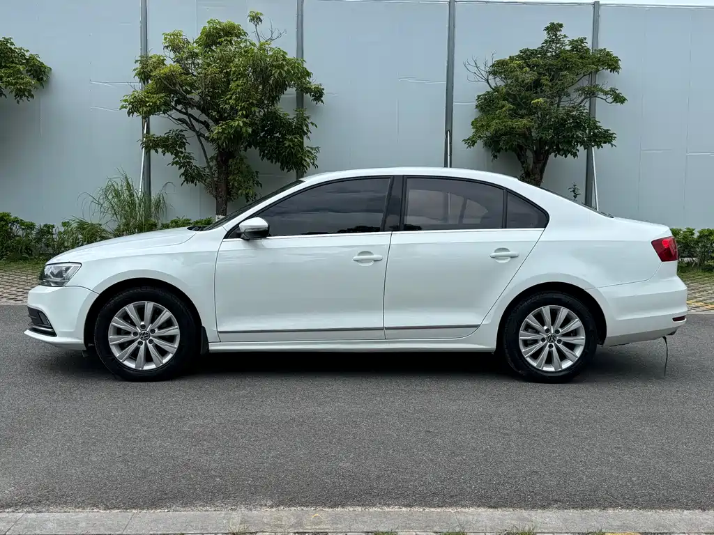 Volkswagen Sagitar 2015 230TSI MT Comfort