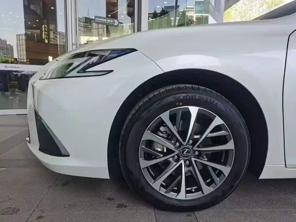 Lexus ES 2025 200 Premium