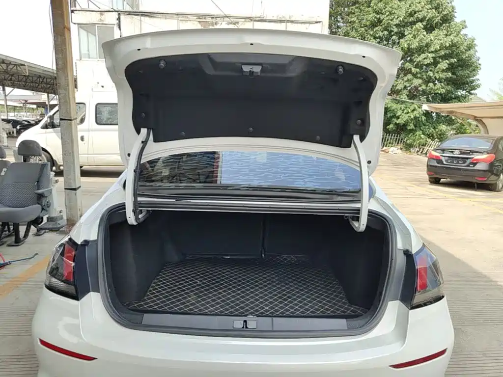 Peugeot 408 — миниатюра 19
