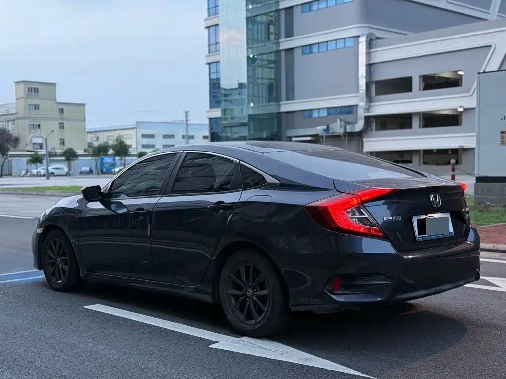 Honda Civic — миниатюра 6