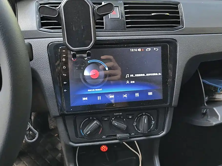 Volkswagen Santana — миниатюра 13