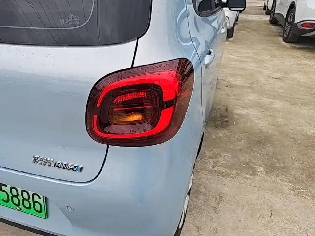 Wuling MINIEV — миниатюра 8