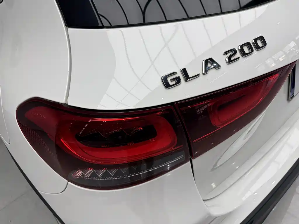 Mercedes-Benz GLA — миниатюра 12