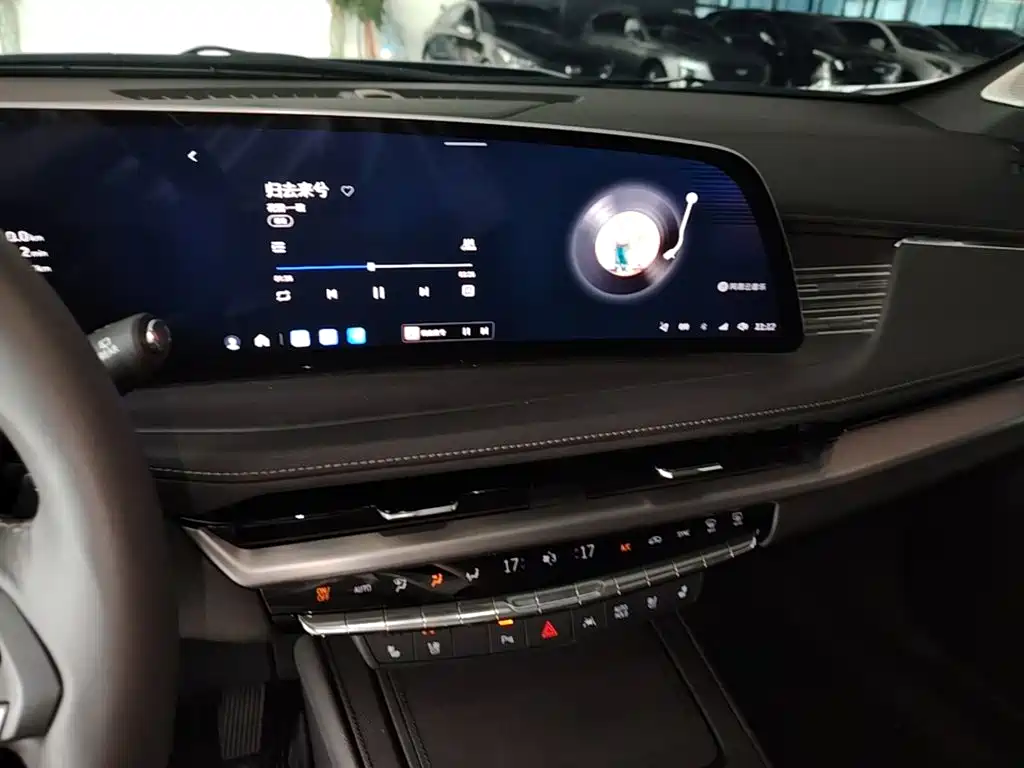 Cadillac XT4 — миниатюра 13