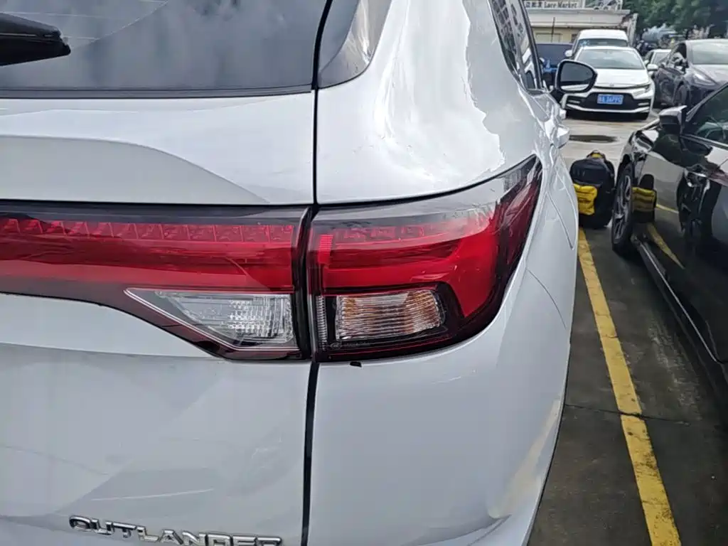 Mitsubishi Outlander — миниатюра 8