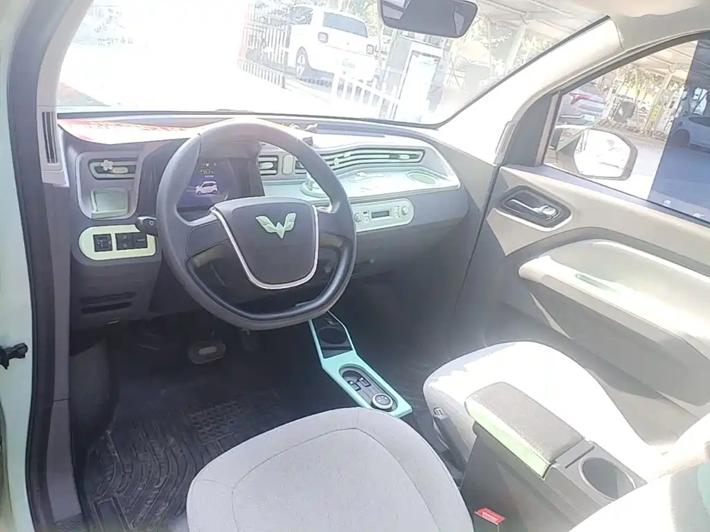 Wuling MINIEV — миниатюра 10