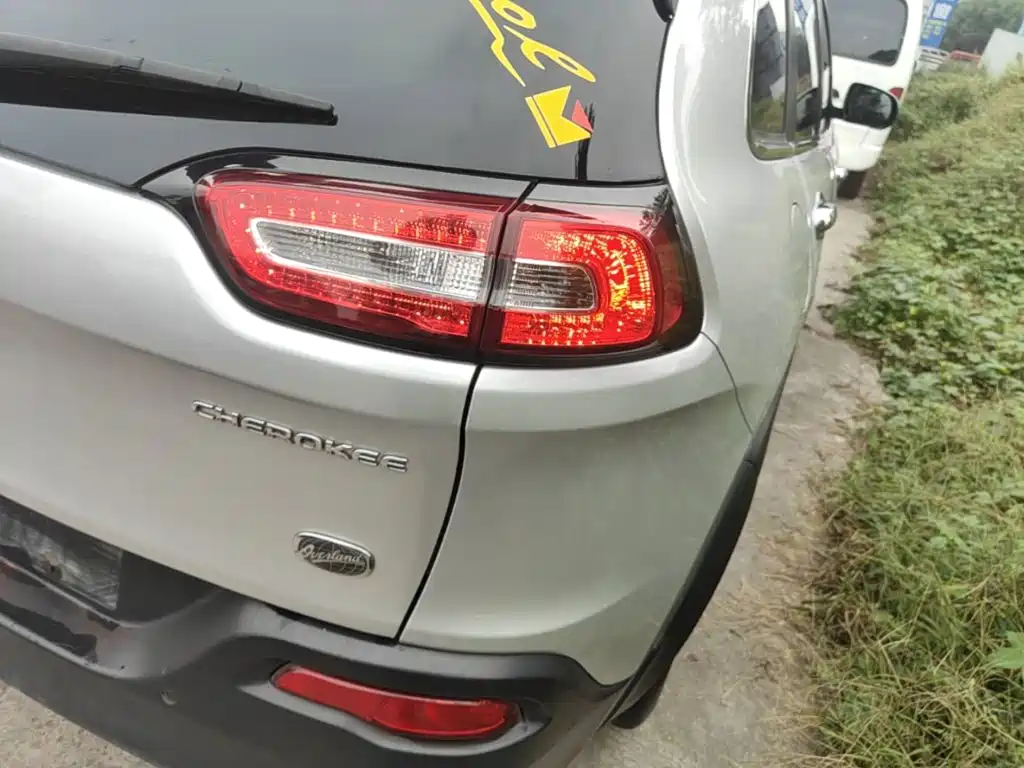 Jeep Cherokee — миниатюра 8