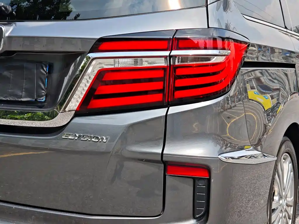 Honda Elysion — миниатюра 10