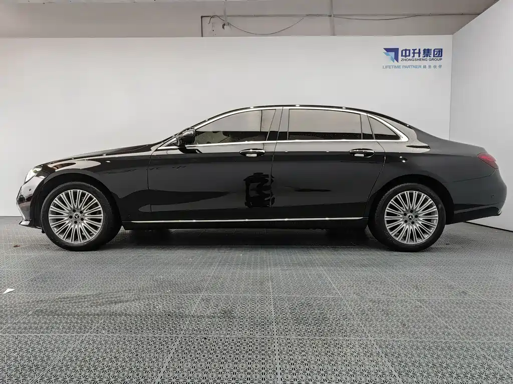 Mercedes-Benz E-Class — миниатюра 7