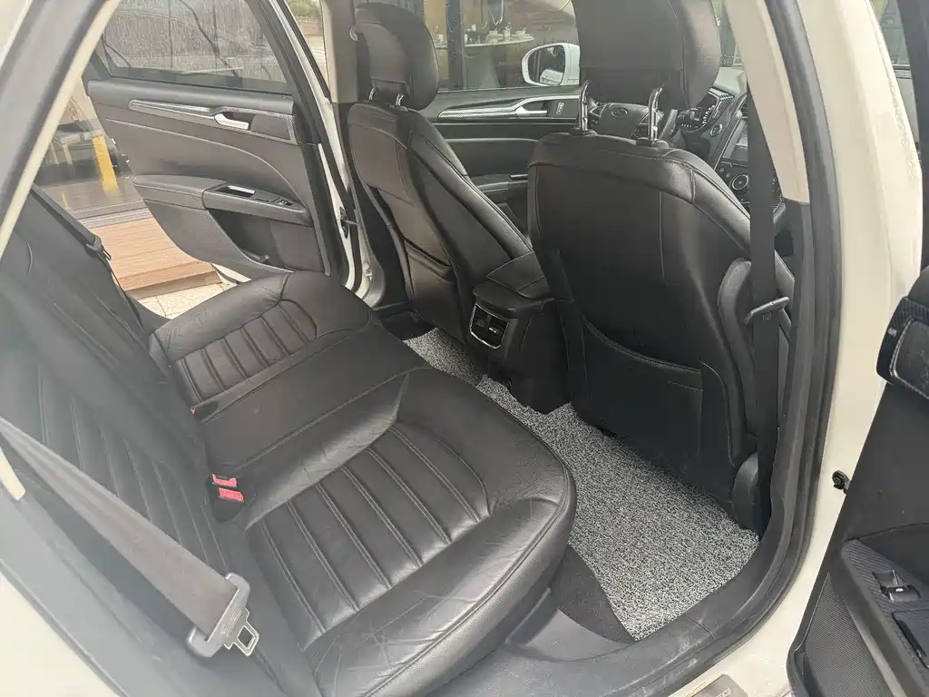 Ford Mondeo — миниатюра 12