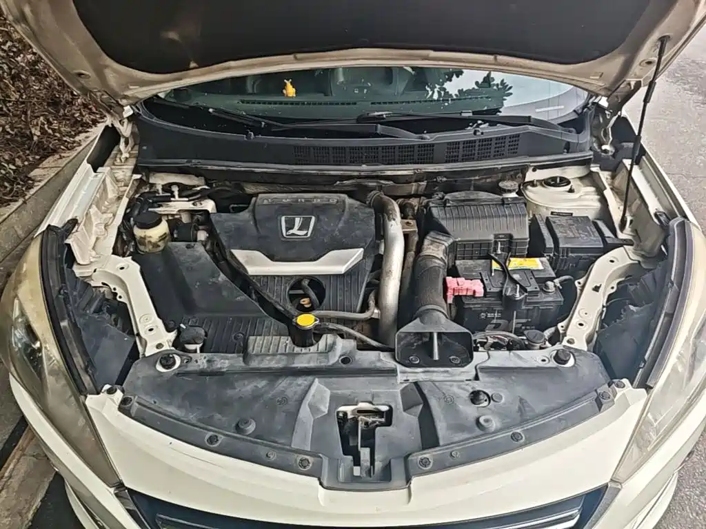 Luxgen U6 — миниатюра 20