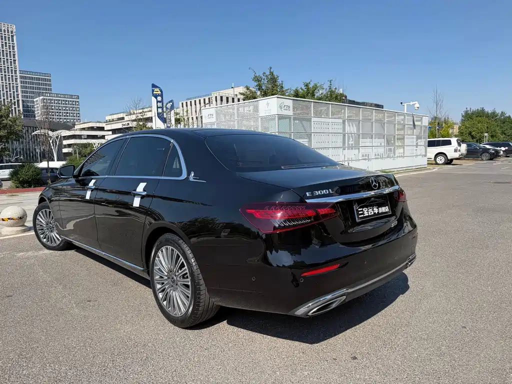 Mercedes-Benz E-Class — миниатюра 4