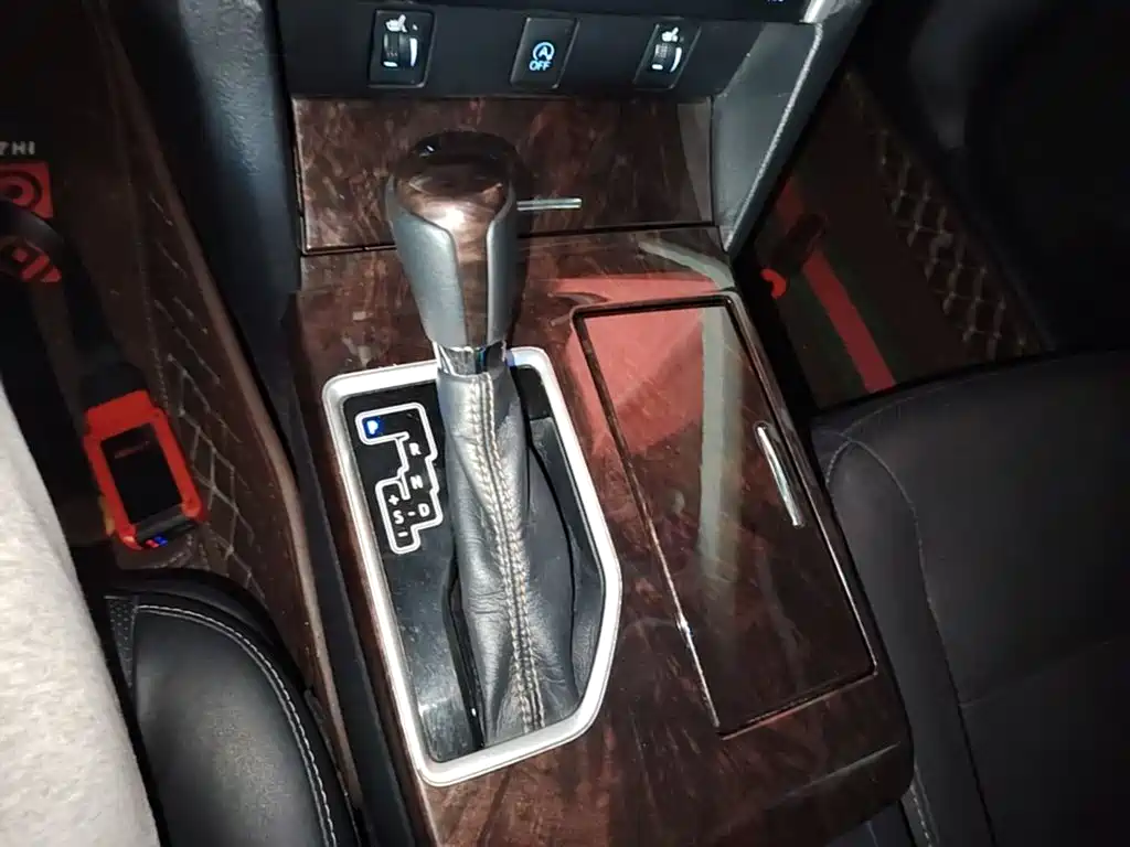 Toyota Camry — миниатюра 14
