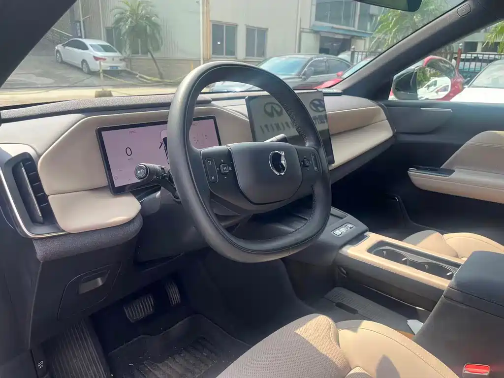 Volvo XC70 PHEV — миниатюра 10