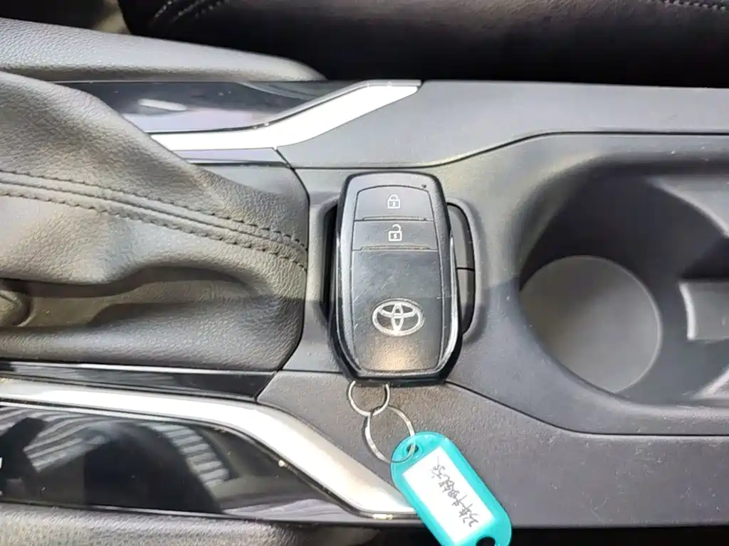 Toyota Corolla Cross — миниатюра 9