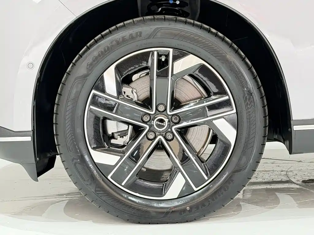 Volvo XC70 PHEV — миниатюра 11