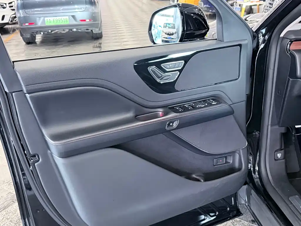Lincoln Aviator — миниатюра 10