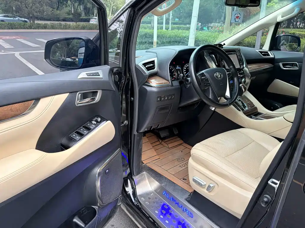 Toyota Alphard 2018 3.5L Luxury