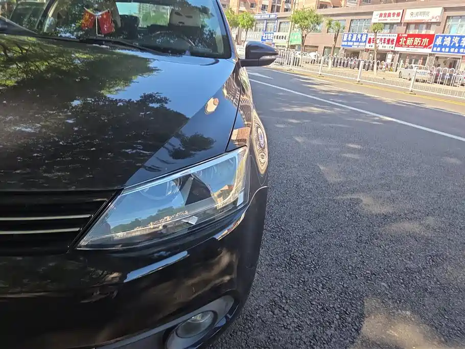Volkswagen Sagitar 2014 1.6L AT Comfort