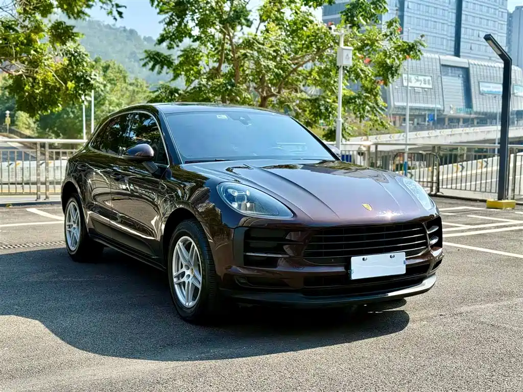 PORSCHE MACAN
