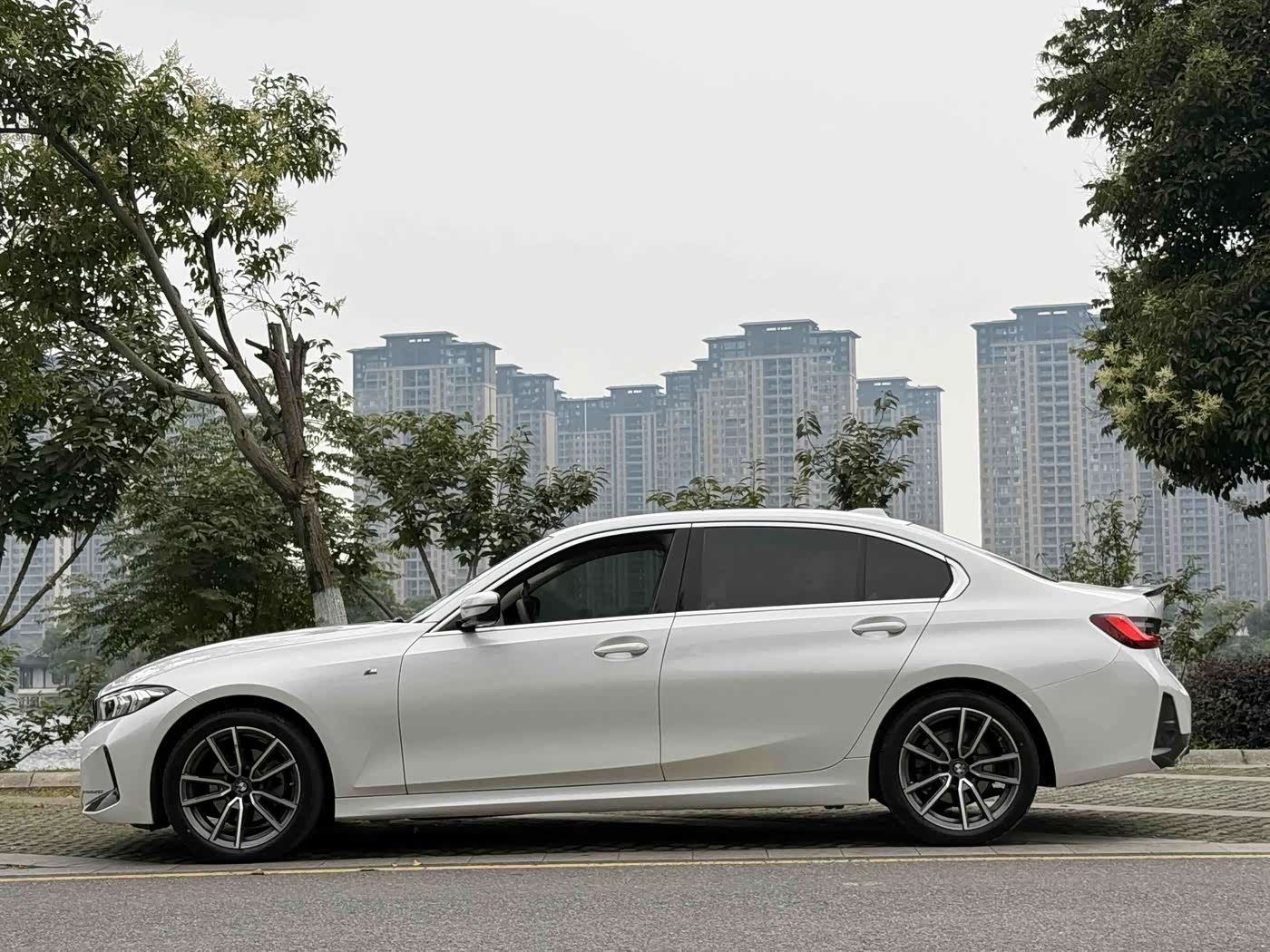 BMW 3 Series 2.0 л 2023 г. Белый, пробег 36000 км
