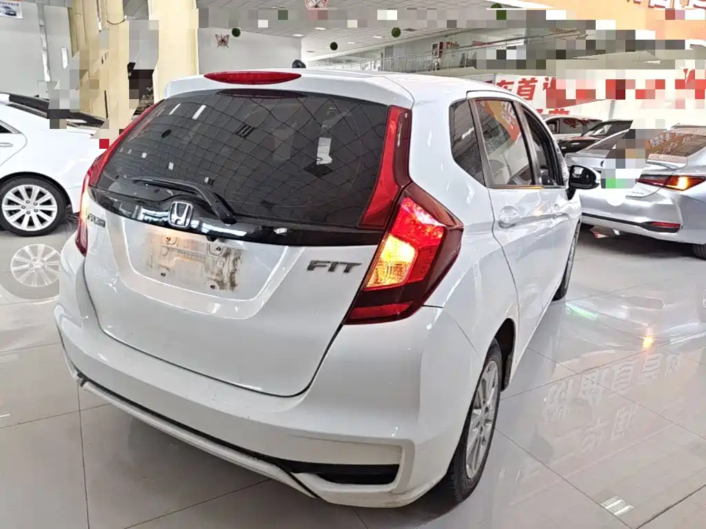 Honda Fit — миниатюра 7