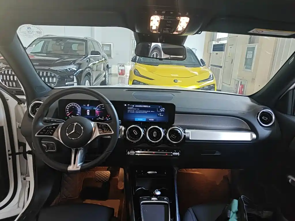 Mercedes-Benz GLB — миниатюра 10