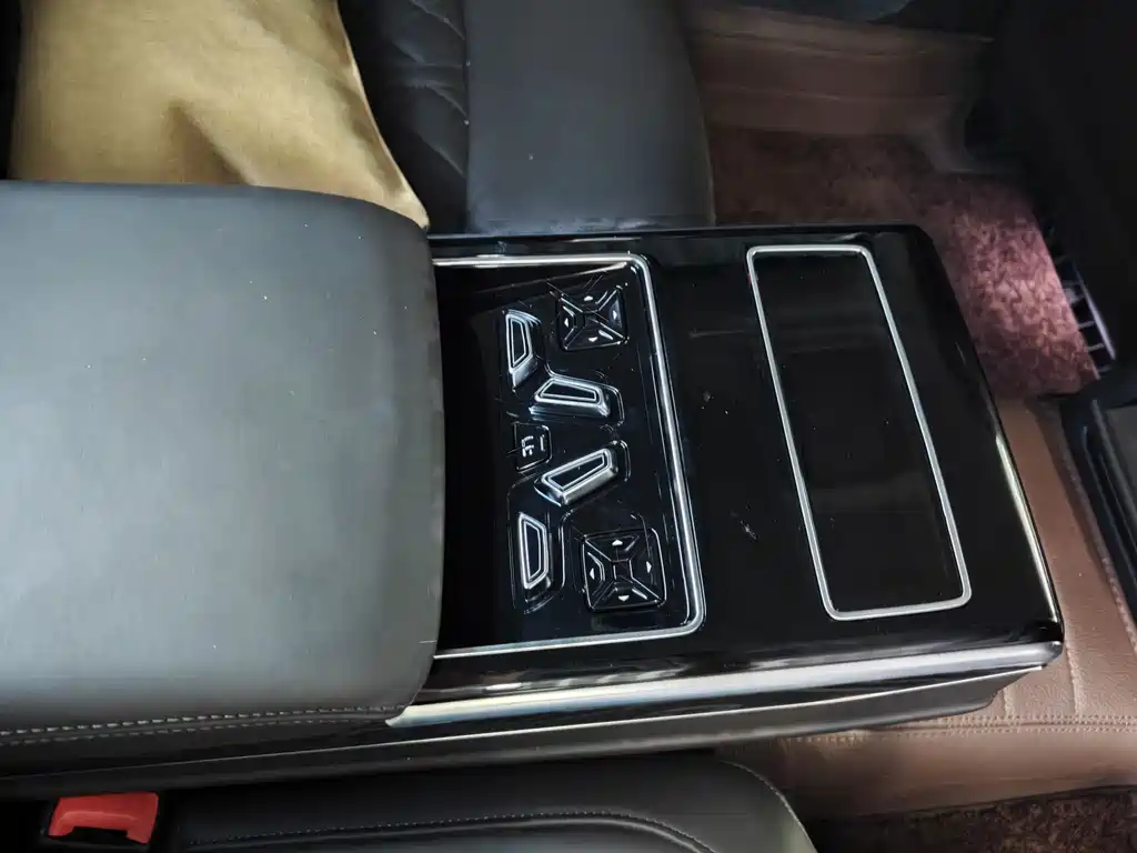 Audi A8 — миниатюра 11