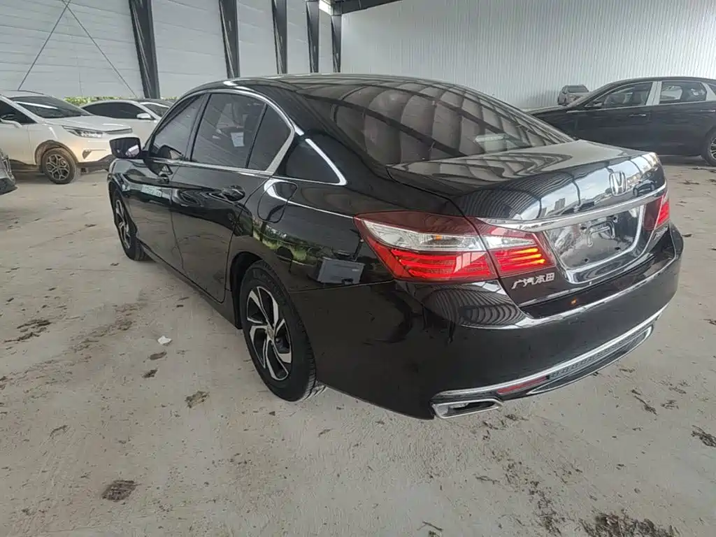 Honda Accord — миниатюра 5