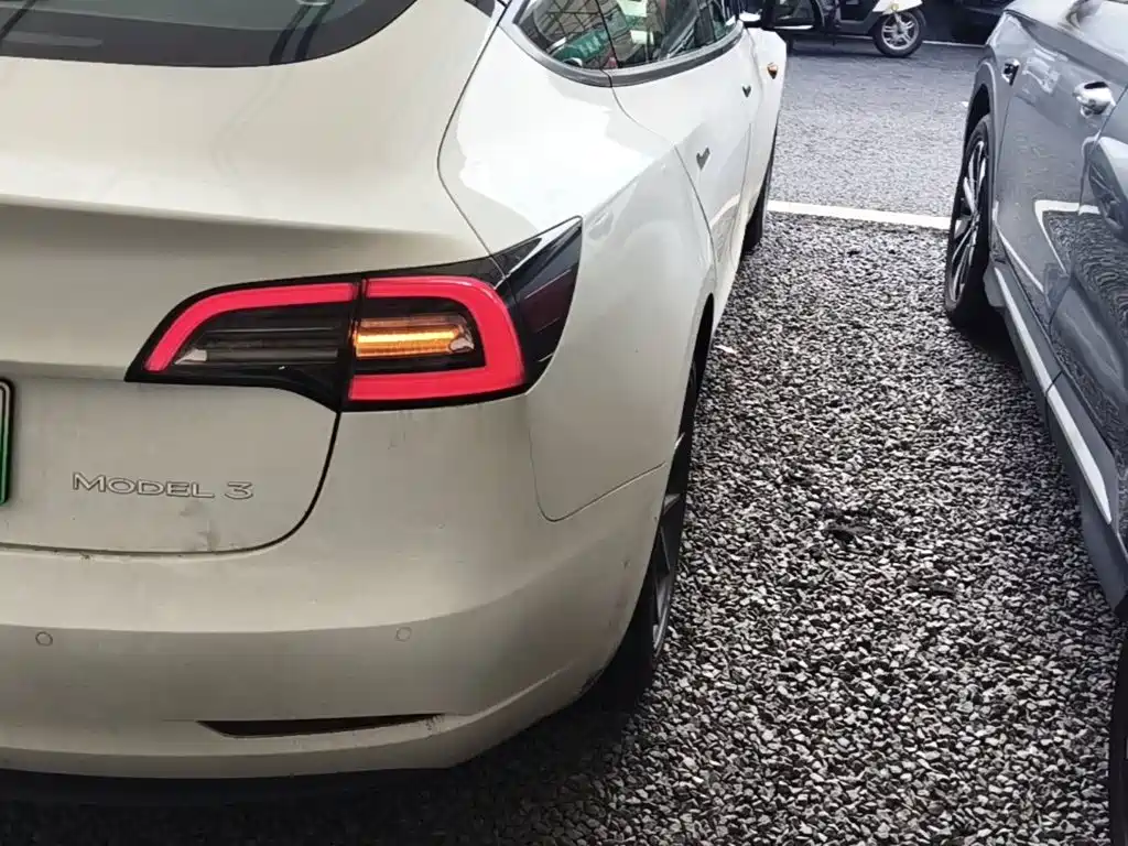 Tesla Model 3 — миниатюра 8