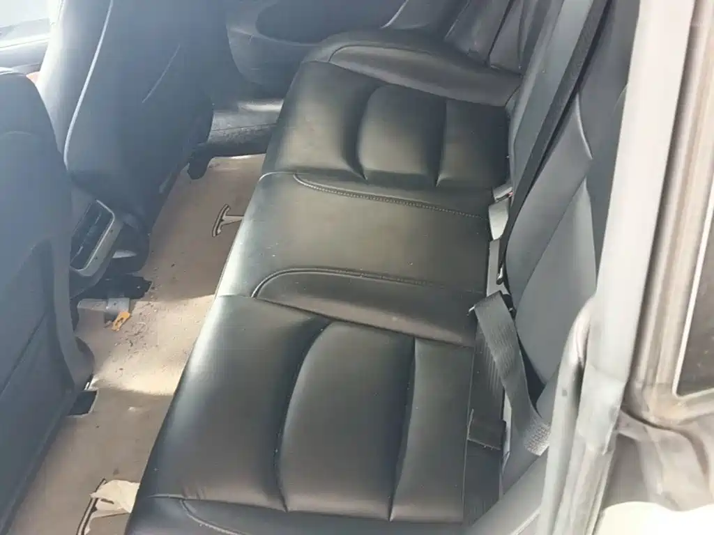 Tesla Model 3 — миниатюра 17