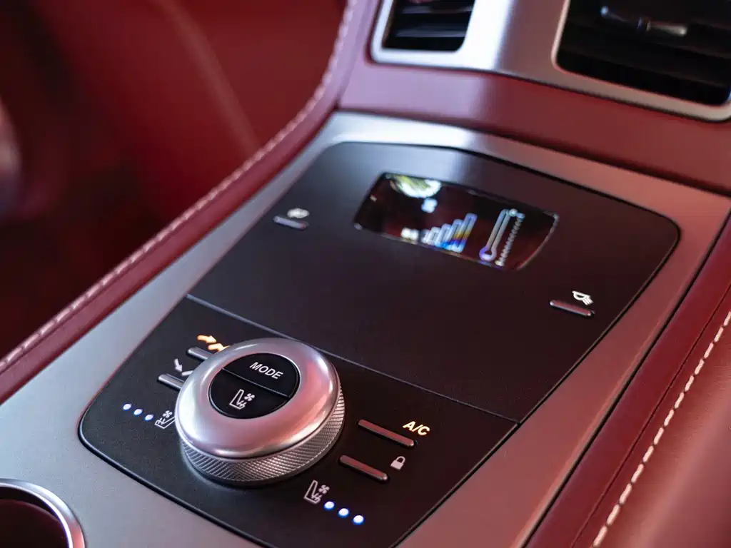 Aston Martin Rapide — миниатюра 19