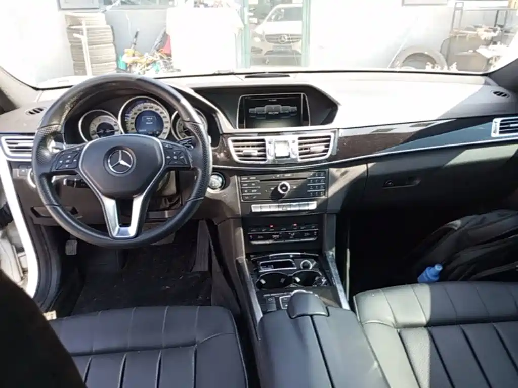 Mercedes-Benz E-Class — миниатюра 10
