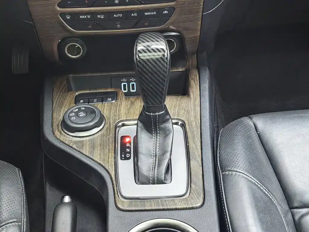 Ford Everest — миниатюра 13