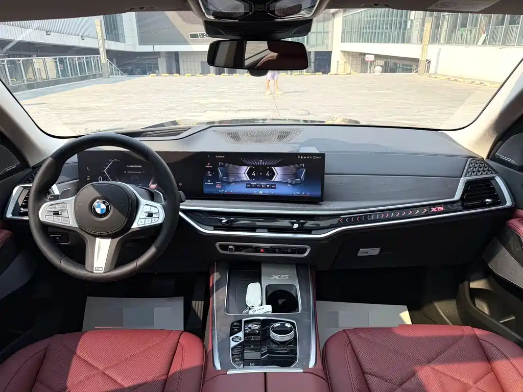 BMW X5 2025 xDrive 30Li Premium M Sport