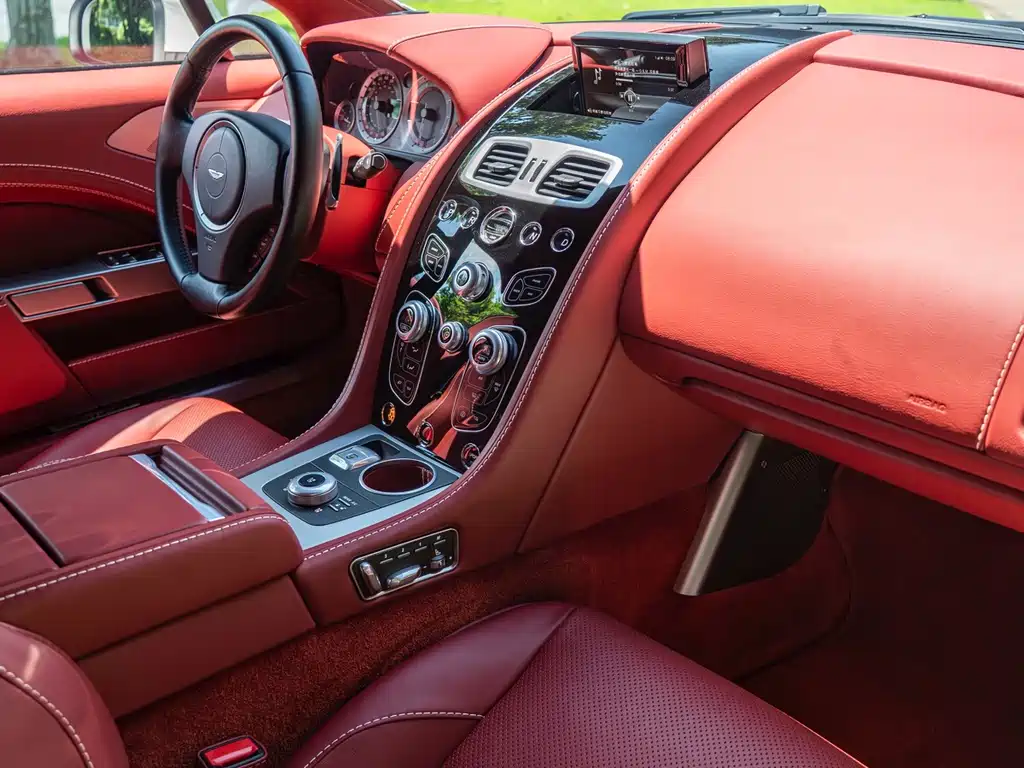 Aston Martin Rapide — миниатюра 23