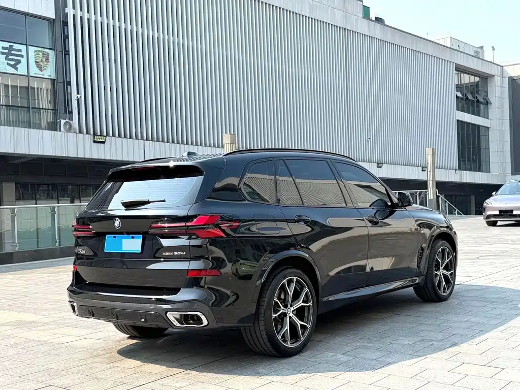 BMW X5 2025 xDrive 30Li Premium M Sport