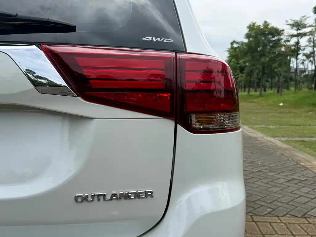 Mitsubishi Outlander — миниатюра 14