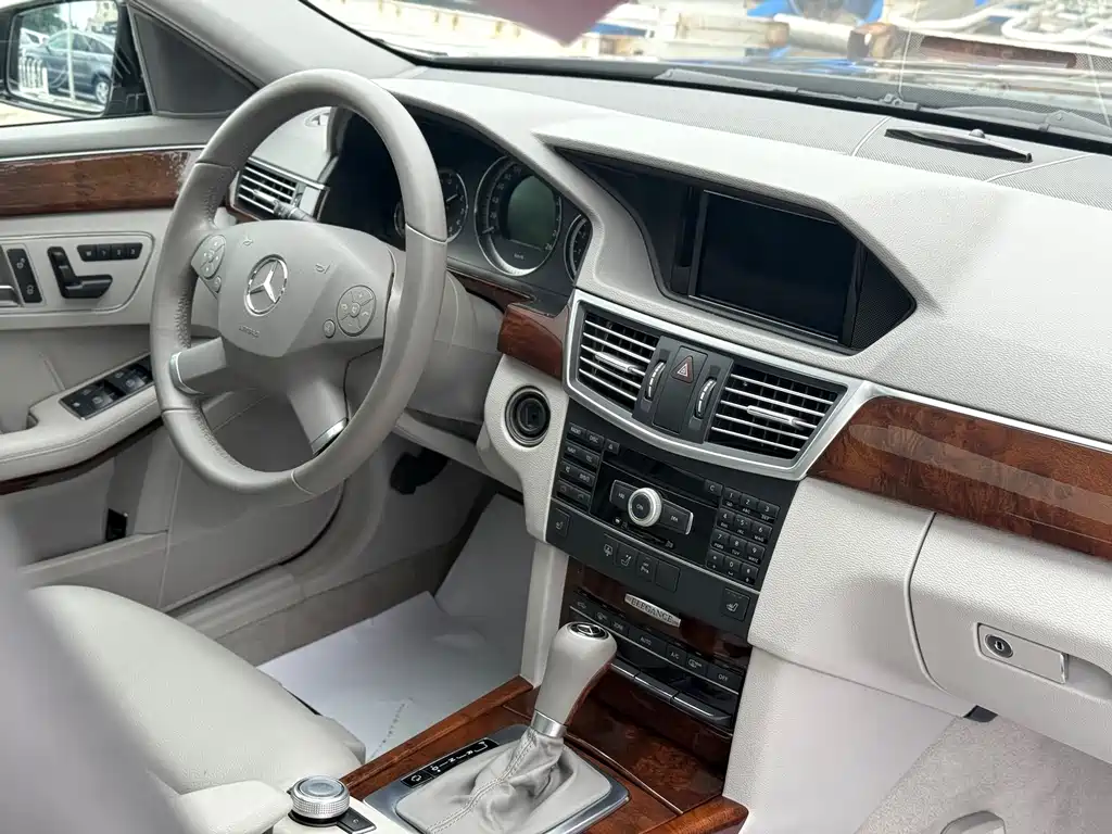 Mercedes-Benz E-Class — миниатюра 16