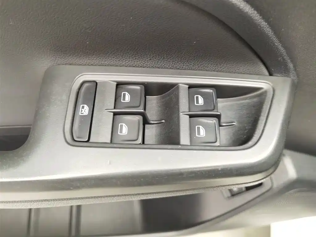Volkswagen Lavida 2015 1.6L AT Comfort