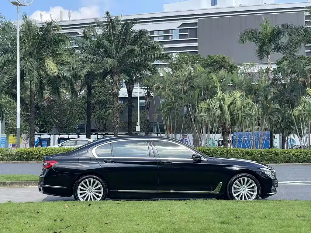BMW 7 Series — миниатюра 7