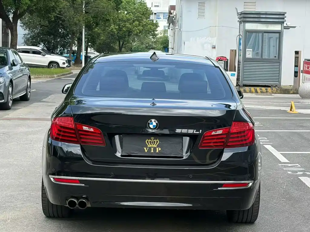 BMW 5 Series — миниатюра 8