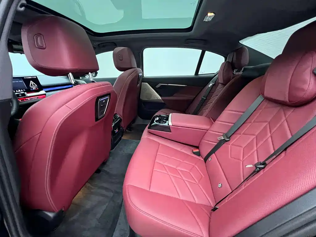 BMW 5 Series — миниатюра 14